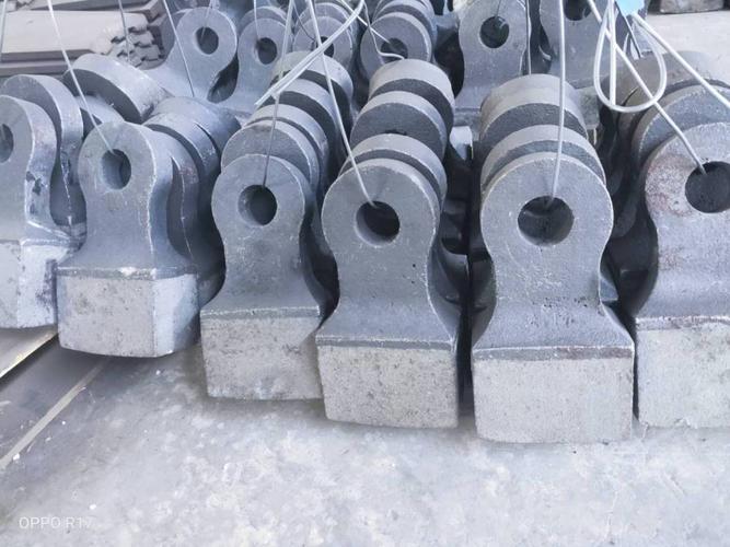 鉻26反擊破板錘反擊式破碎機(jī)配件碎石場(chǎng)機(jī)械配件礦山反擊板錘