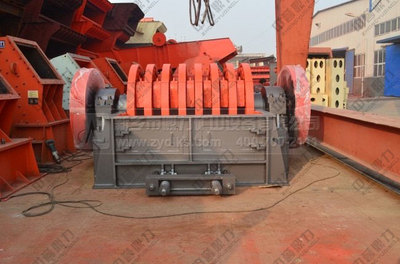 生產(chǎn)線維修人員更換破碎機錘頭應該注意的一些問題?